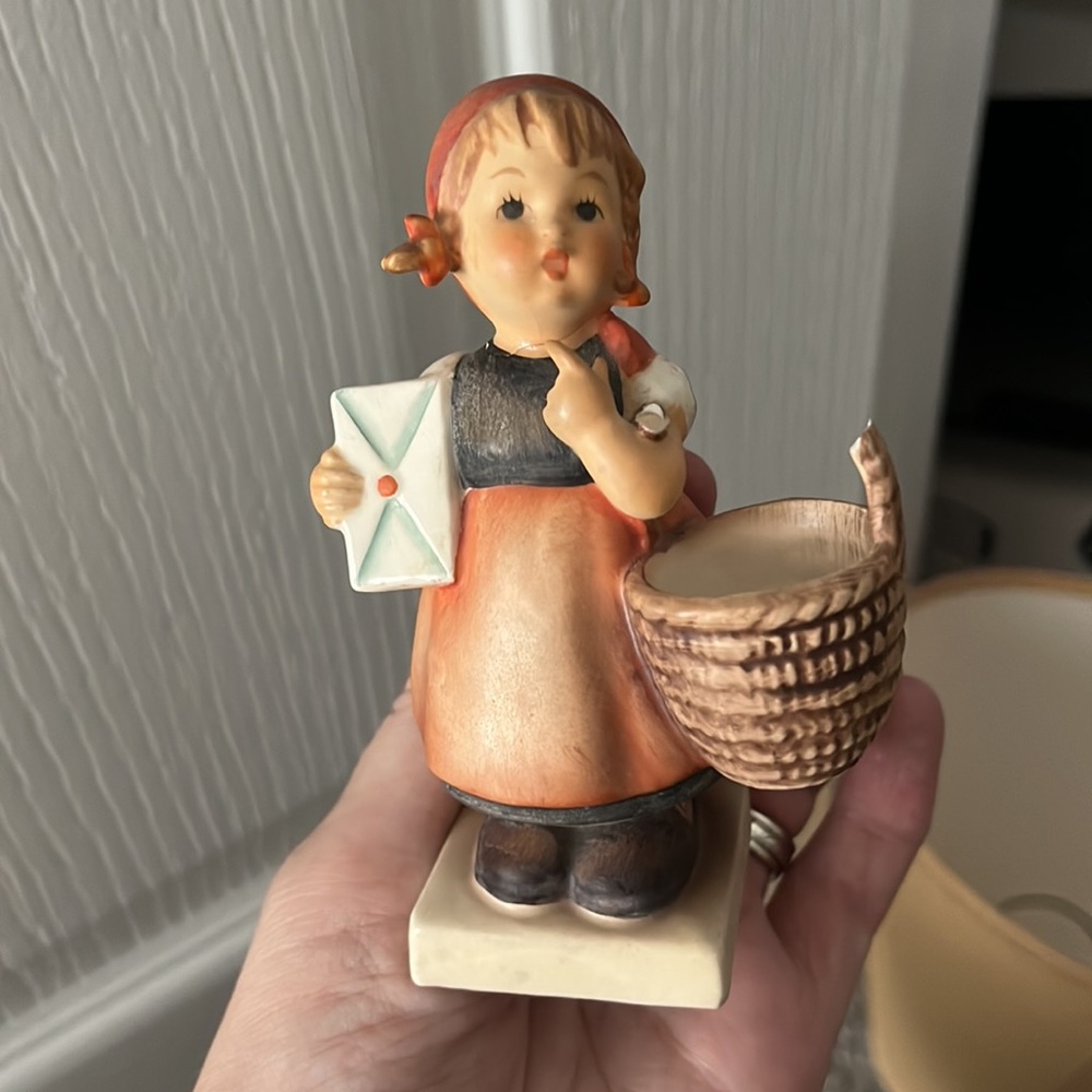 Hummel - girl with basket